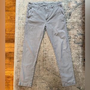 Levi’s | Men's Gray Chinos - Slim Taper - Stretch - 33x32